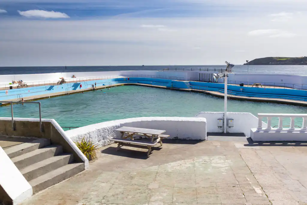Jubilee Pool in Penzance features a spacious pool with steps, perfect for swimming and enjoying the sea views.