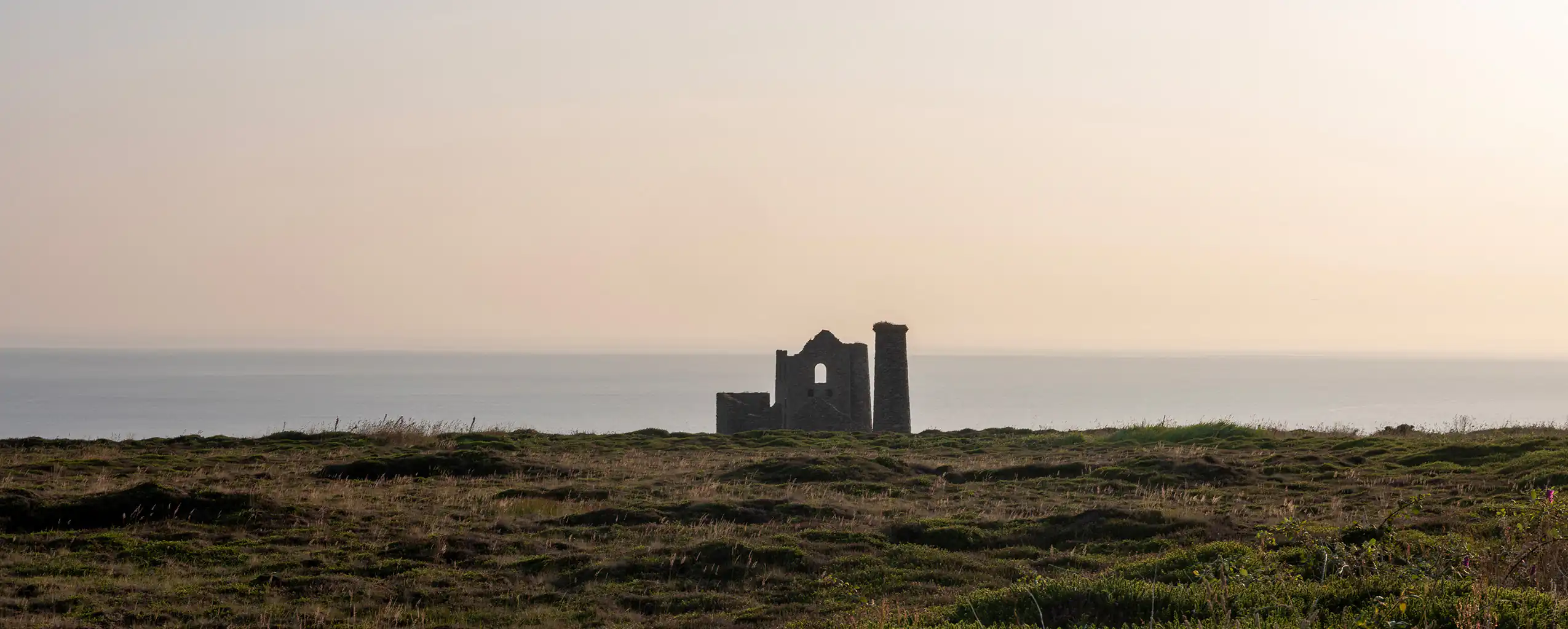 Engine House ruins on a coastal cliff near St Agnes in Cornwall, just one of many topics to discover through Cornish Escapes' Newsletter Sign Up.