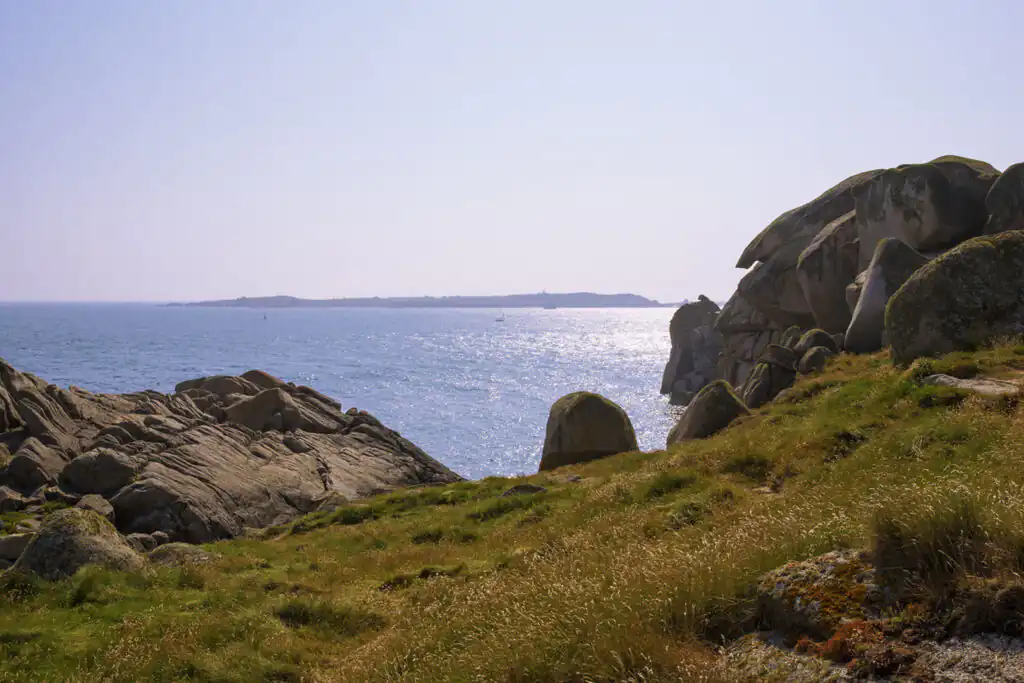 Lush green hillside in St Agnes, highlighting one of Cornwall's top walking routes.