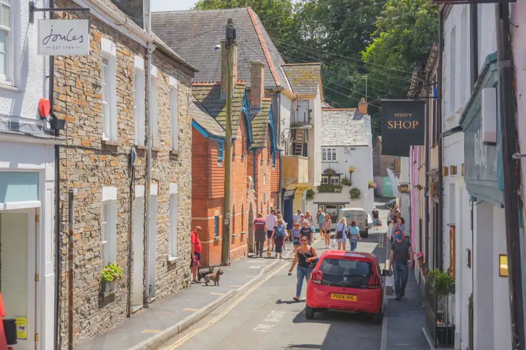 A hectic Padstow street with shops of tourists, a great thing to do in Padstow.
